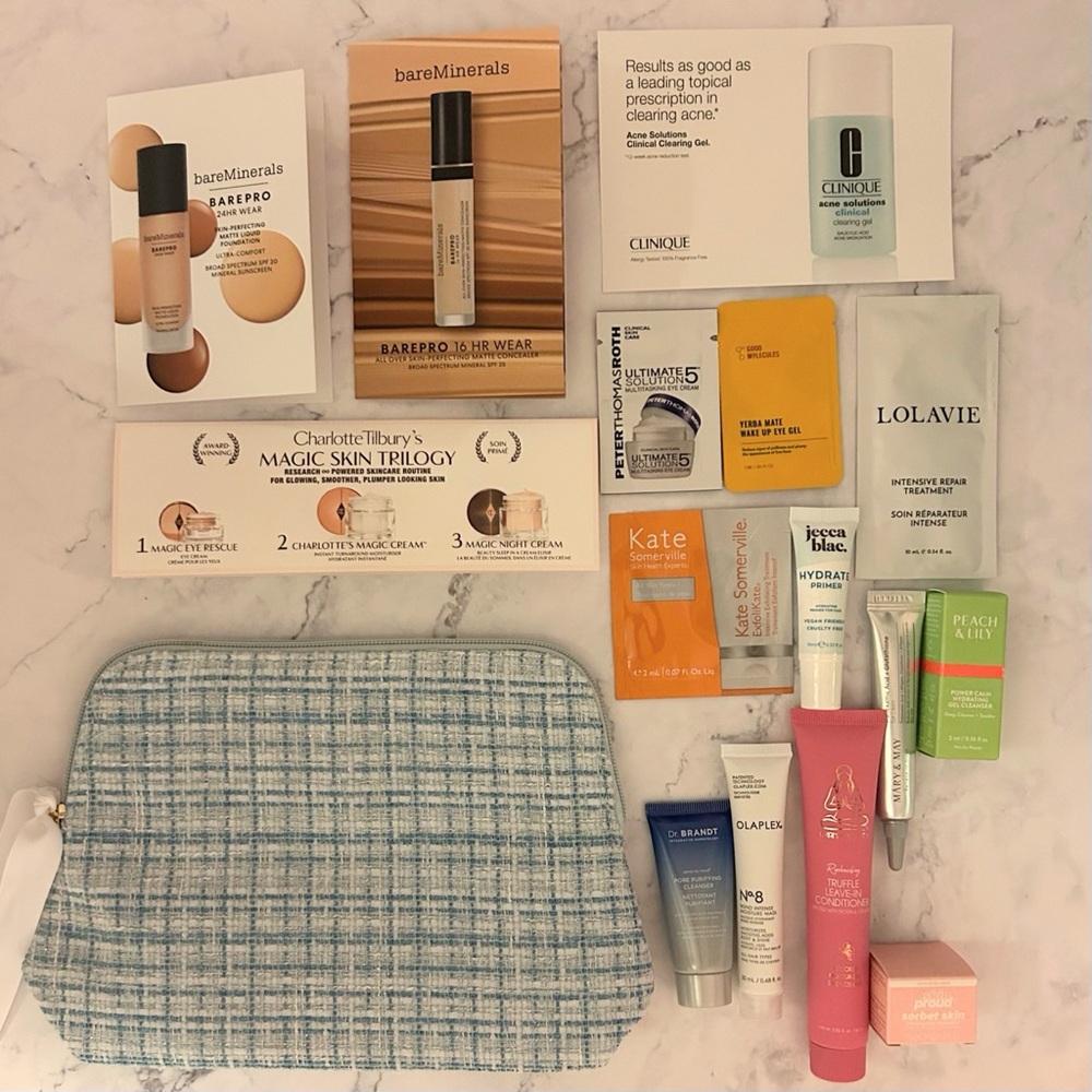 Cosmetic bag with samples NEW